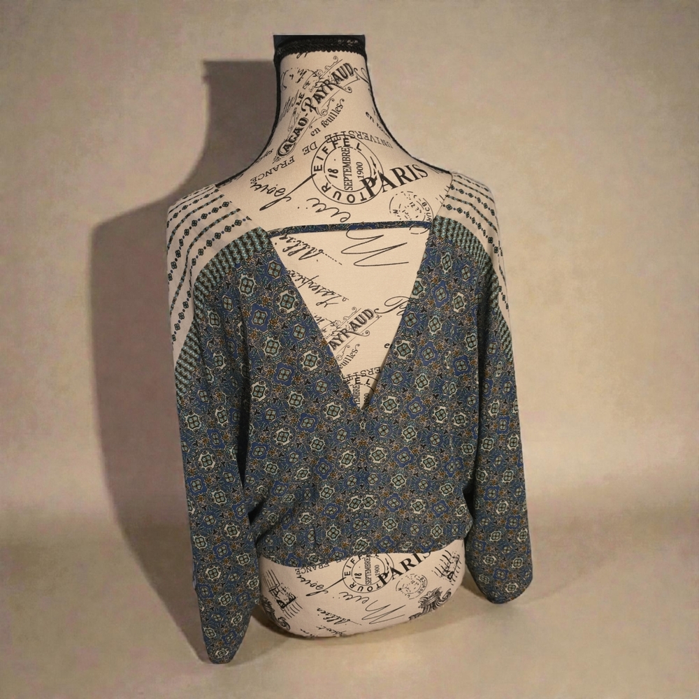 Forever‎ 21 Bohemian Style Blue And White Blouse - Picture 2 of 6